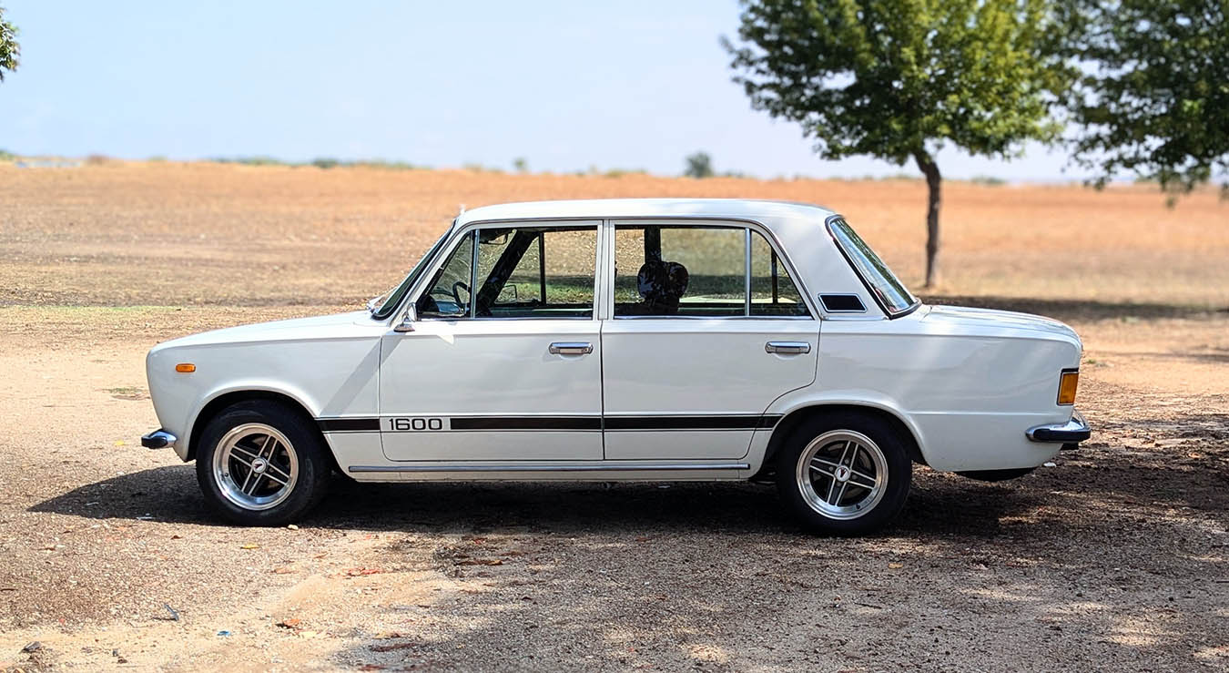 Seat 124D 1600