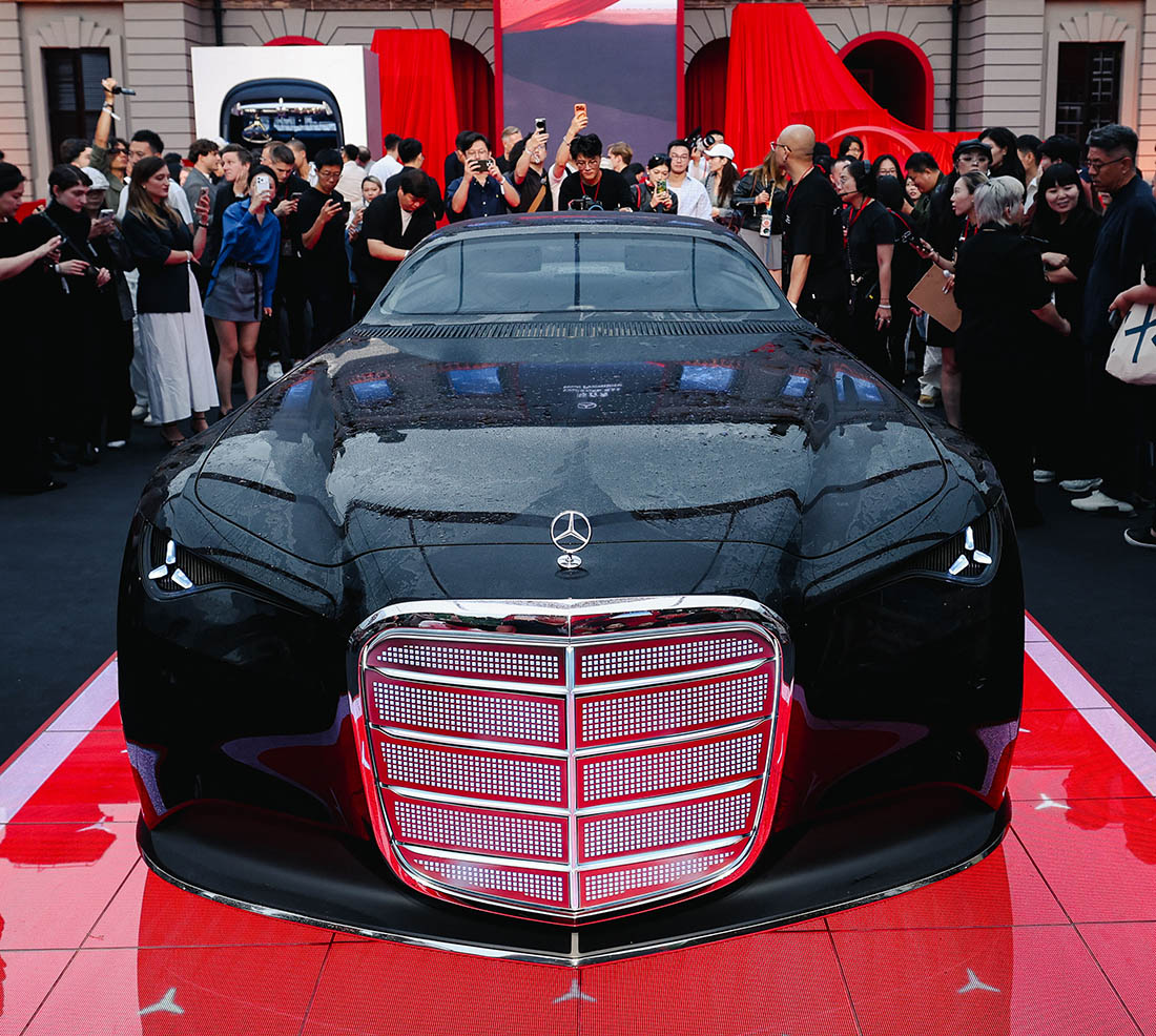 Mercedes-Benz Vision Iconic 2025