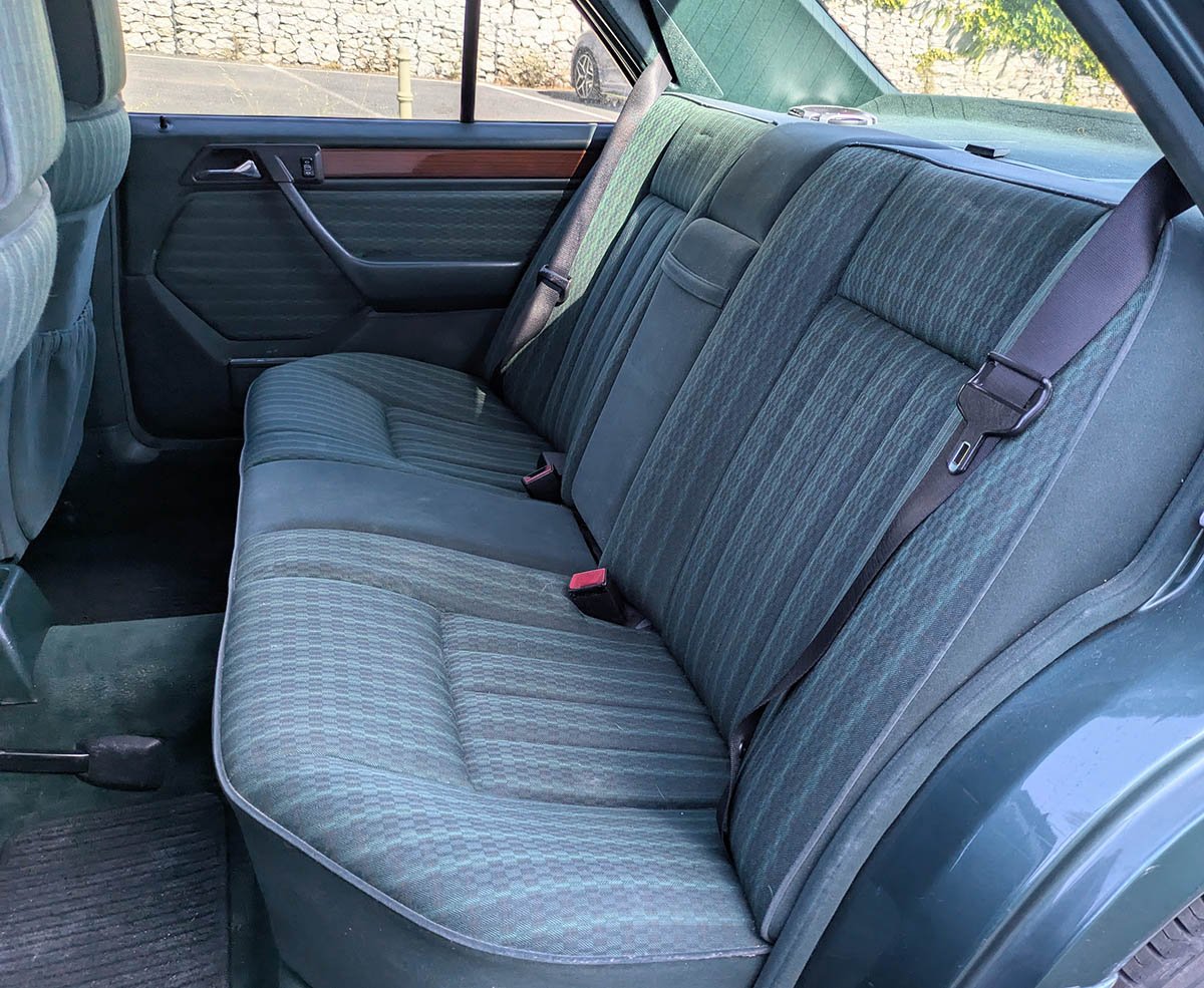 Mercedes 320E W124 1992 asientos traseros