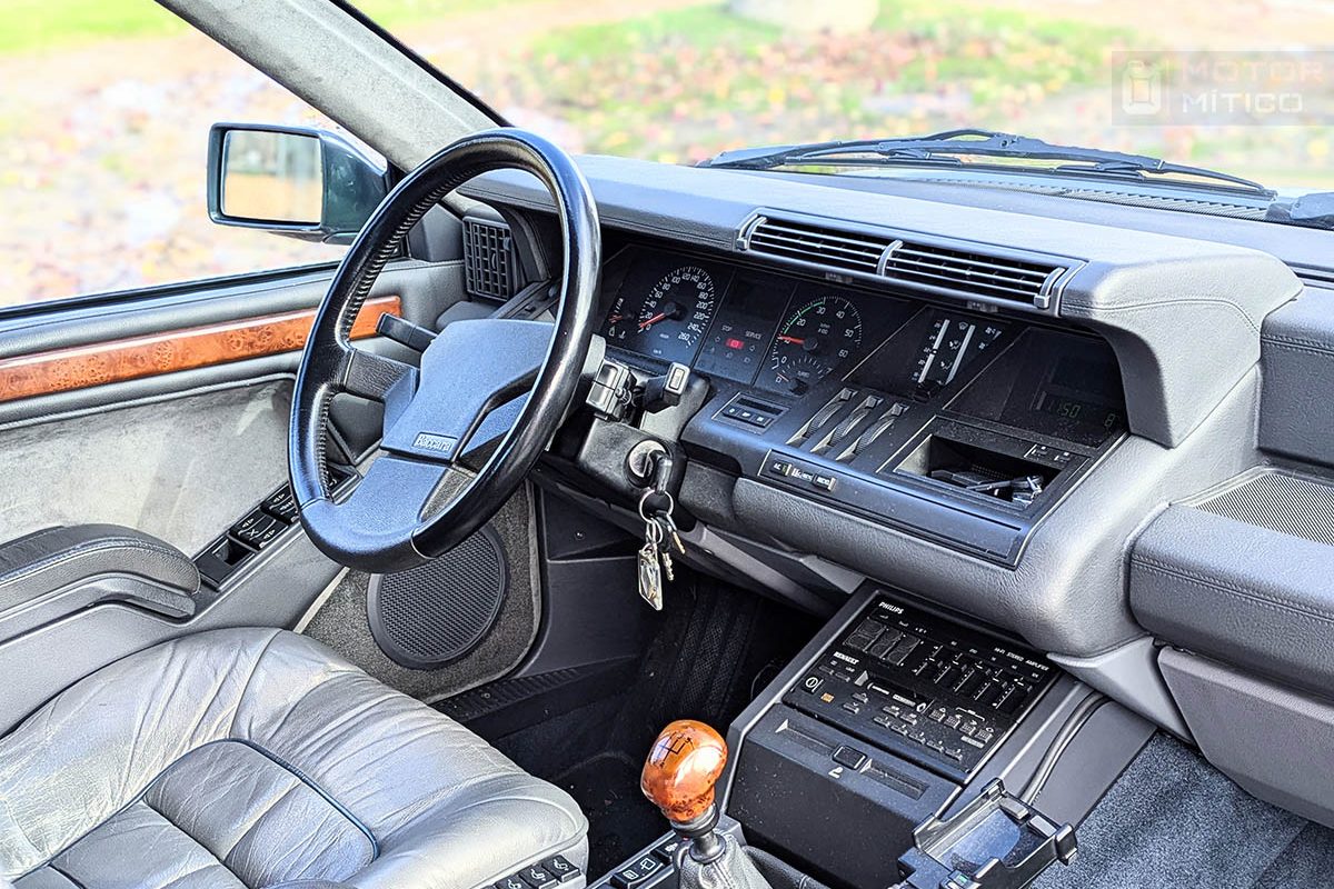 Renault 25 V6 Turbo Baccara puesto de conduccion