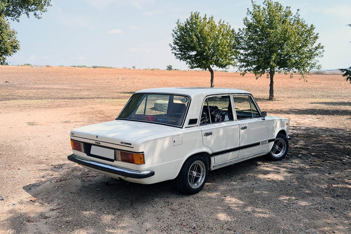 Seat 124D 1600